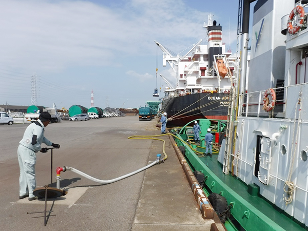 給水作業の様子